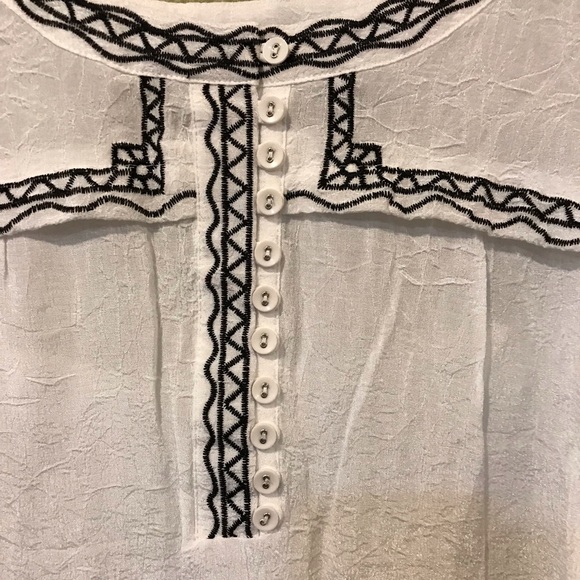 Maggie Barnes White Top - Picture 4 of 6